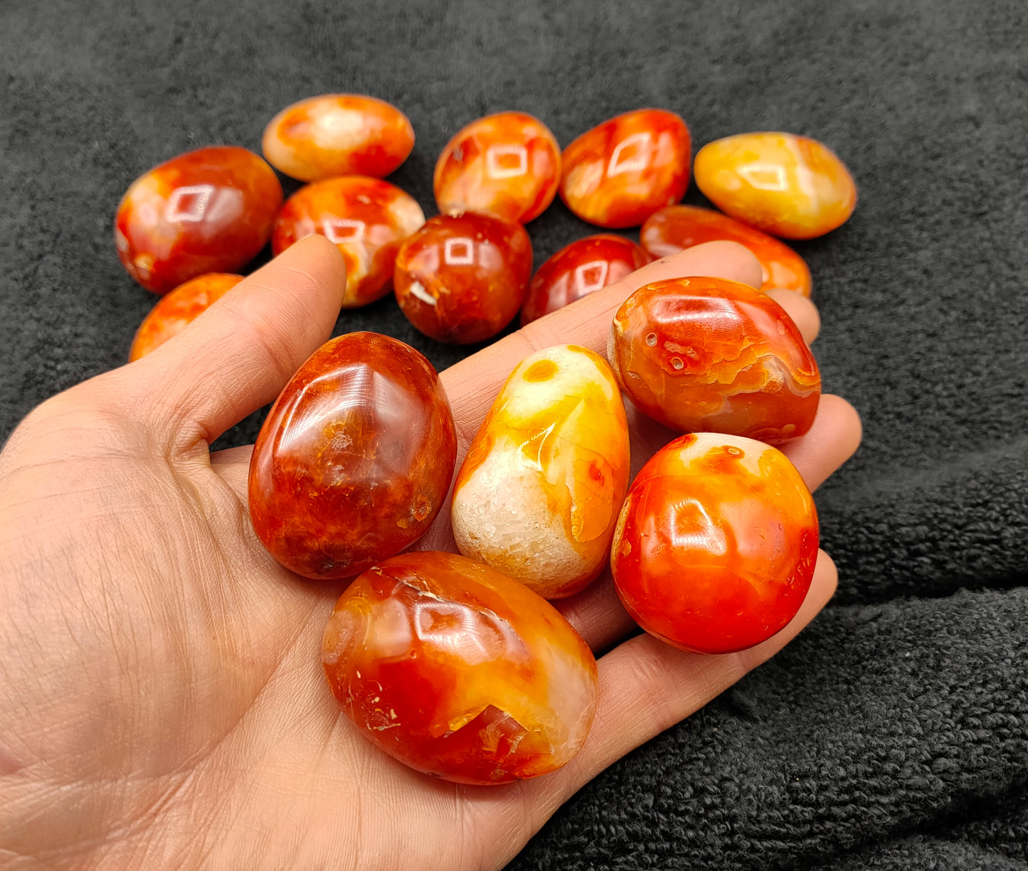 1KG Carnelian Palm / Tumble Stones