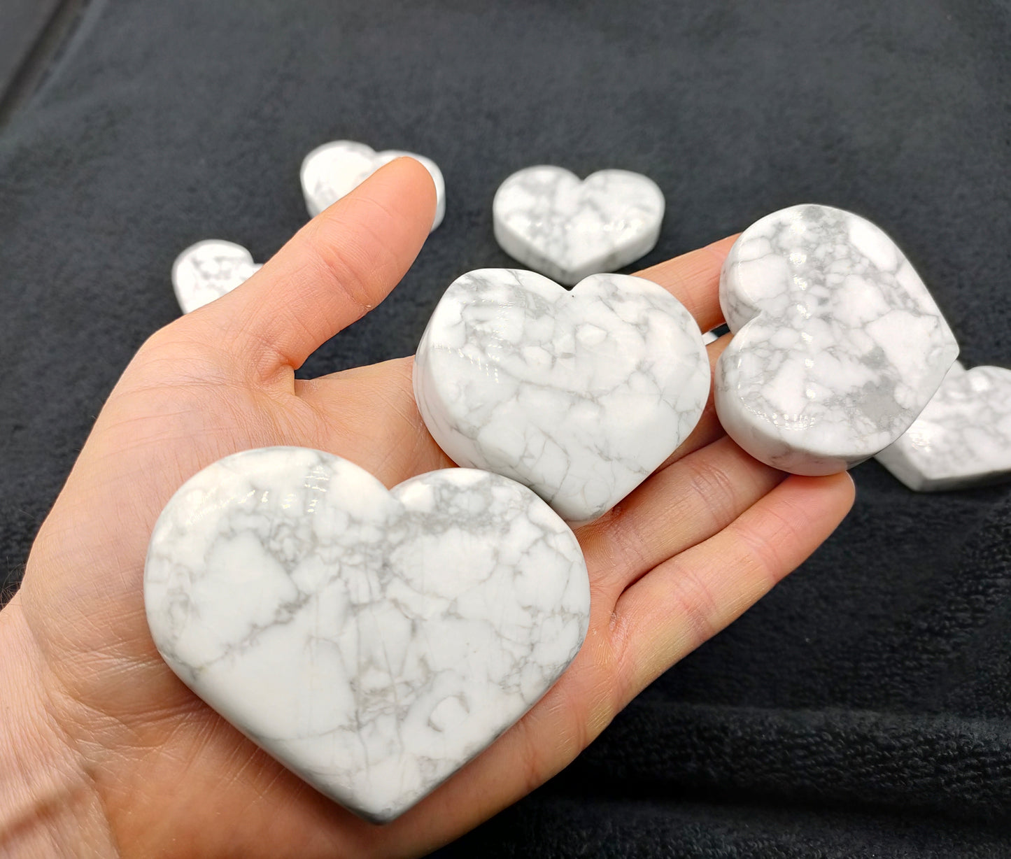 1KG Howlite Hearts