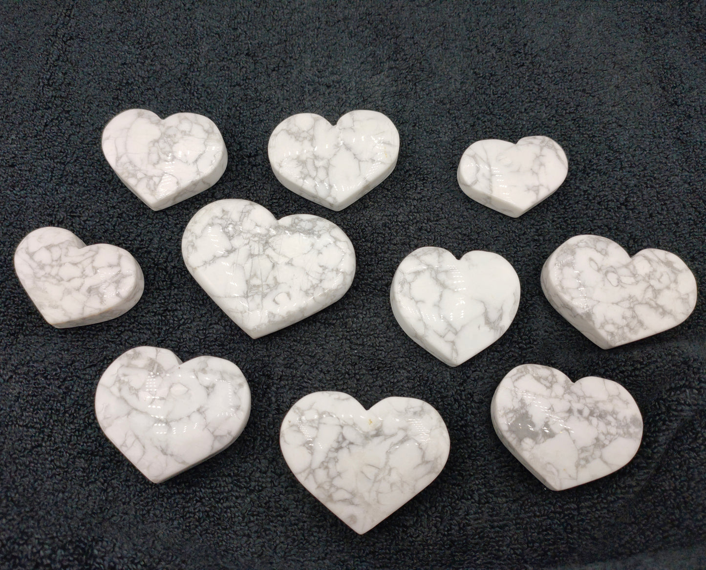 1KG Howlite Hearts