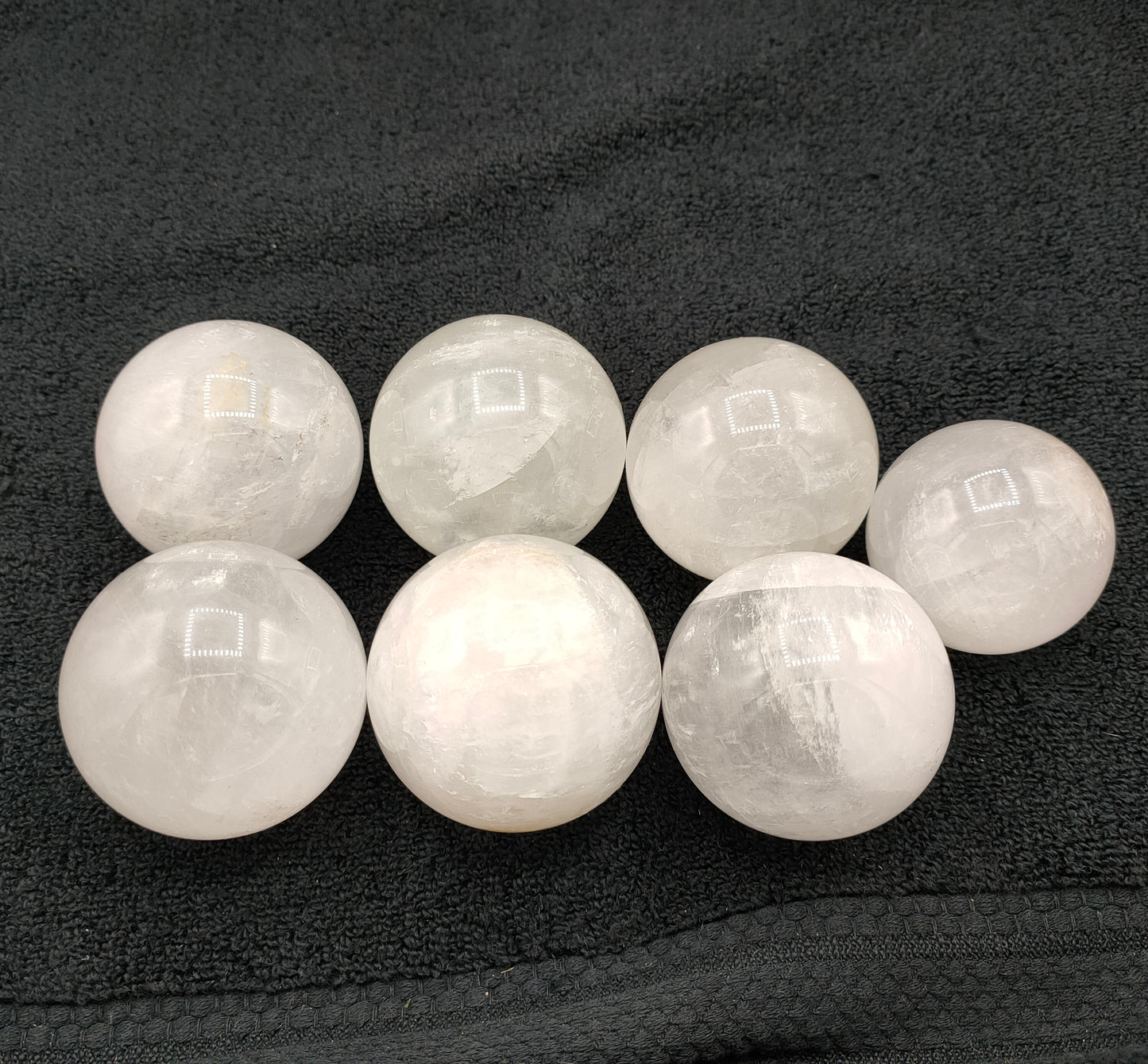 2KG White Calcite Spheres